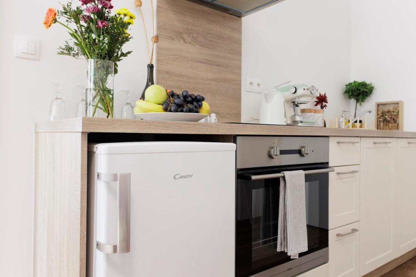 Boutique Flat In Old Town Apartment บราติสลาวา ภายนอก รูปภาพ