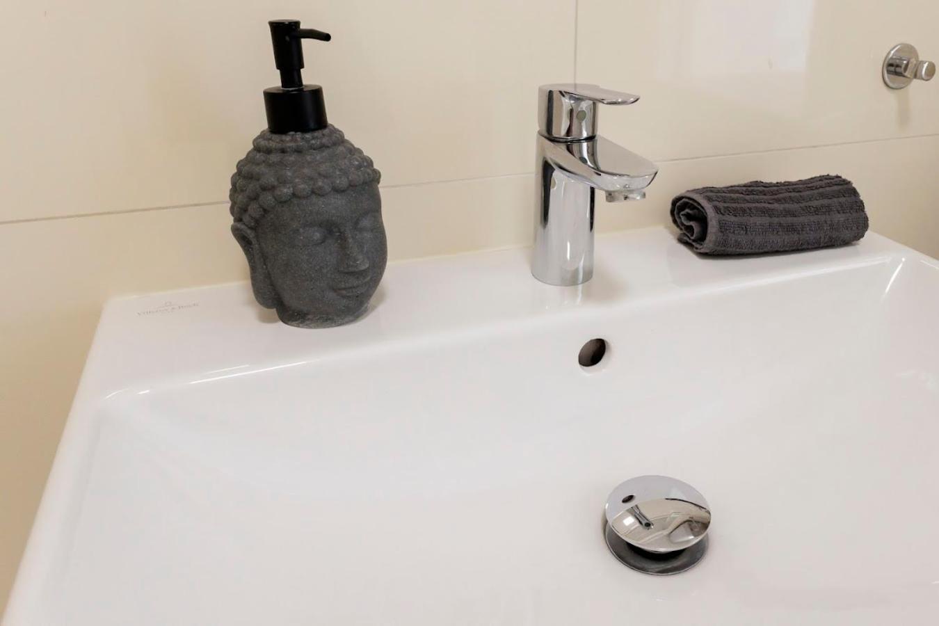 Boutique Flat In Old Town Apartment บราติสลาวา ภายนอก รูปภาพ
