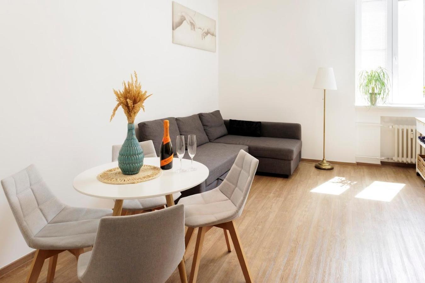 Boutique Flat In Old Town Apartment บราติสลาวา ภายนอก รูปภาพ